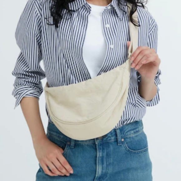 UNIQLO Round Mini Shoulder Bag (nylon) - unisex - Picture 3 of 10